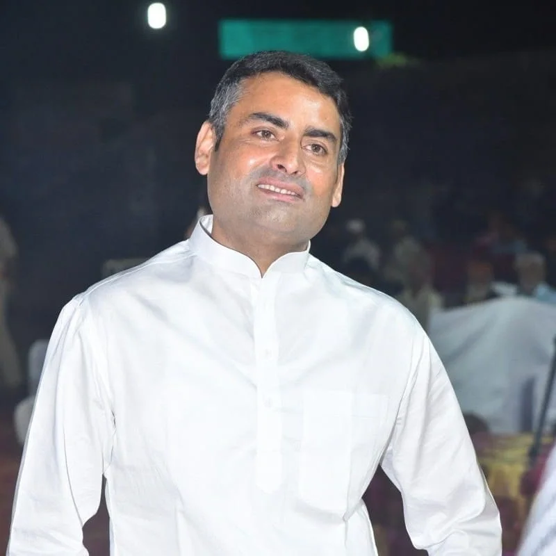 विक्रम सिंह — व्यक्तिगत परिचय