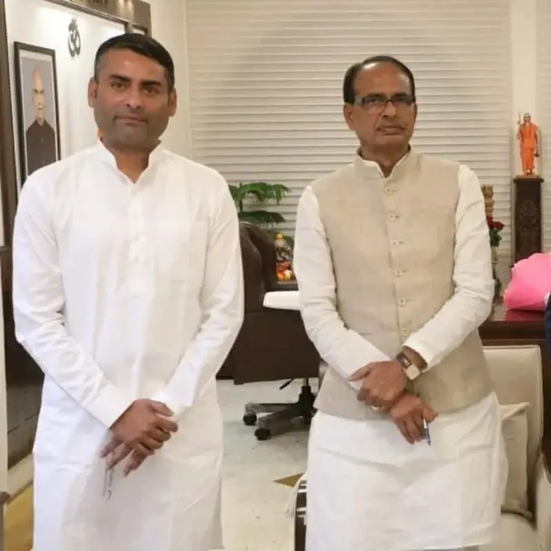 दीनदयाल उपाध्याय जी जन्मजयंती के अवसर पर वृक्षारोपण