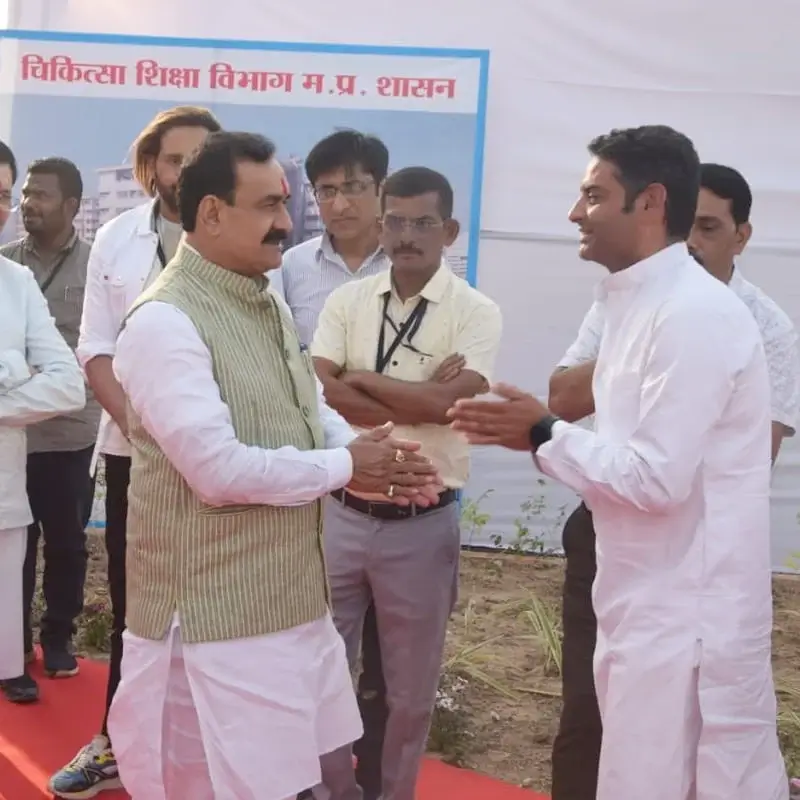 दीनदयाल उपाध्याय जी जन्मजयंती के अवसर पर वृक्षारोपण